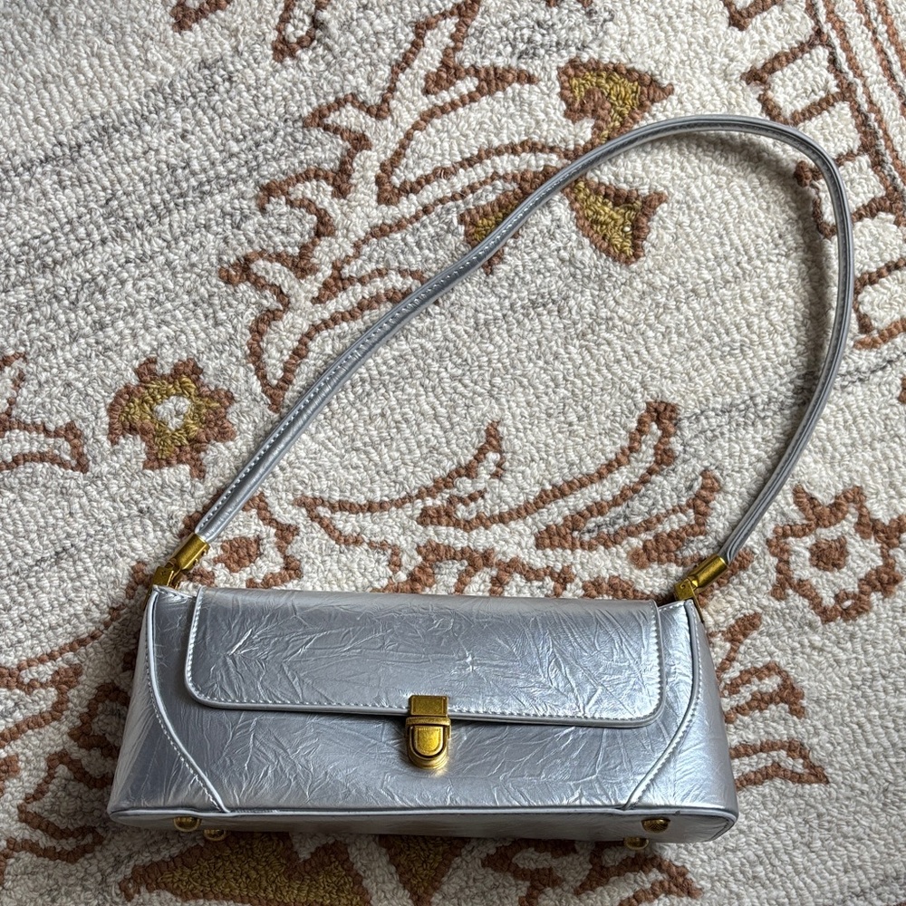 🩶 Silver Shoulder Purse